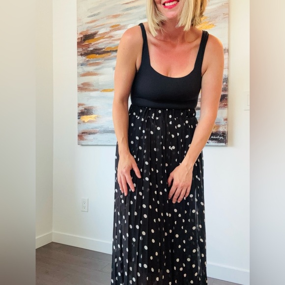 QED LONDON Black and White Polka Dot Midi Pleated Skirt - Picture 2 of 15